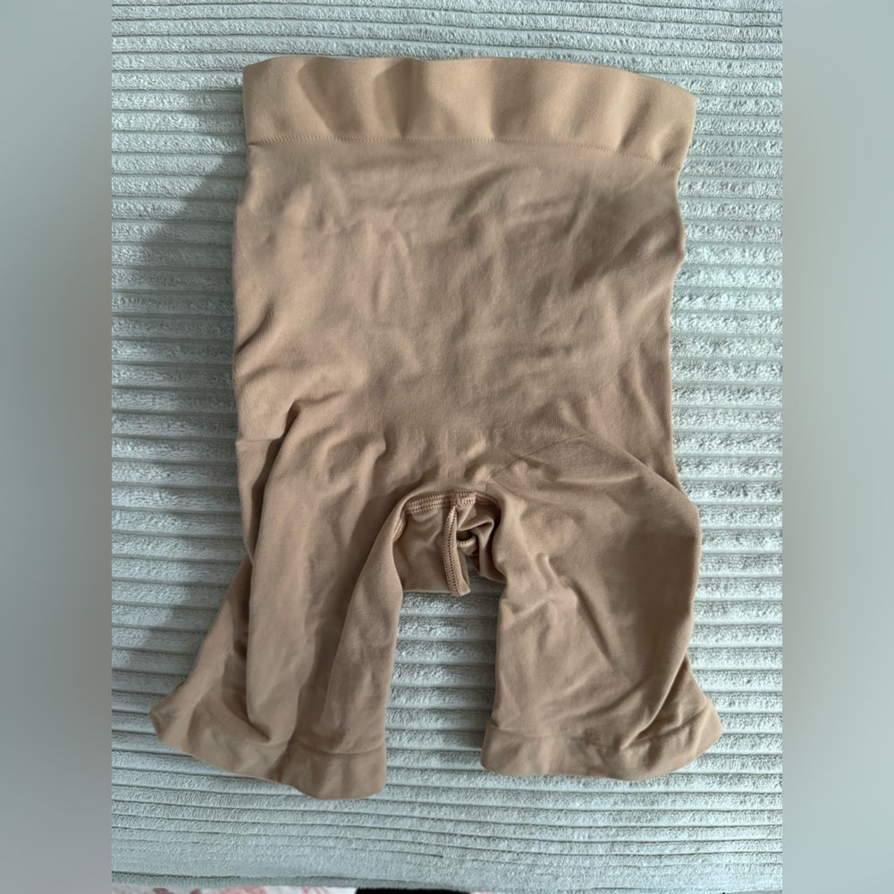 SKIMS BBL Shorts NWOT